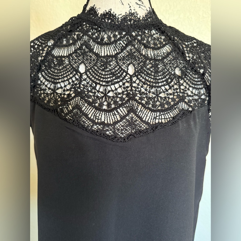 Elegant Black Lace Women's Top - Picture 4 of 9